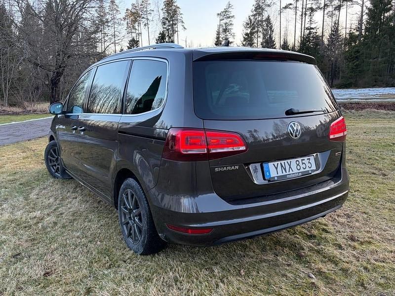 Begagnad VW Sharan 184 HK (135 kW) 2018 Brun metallic Minibuss