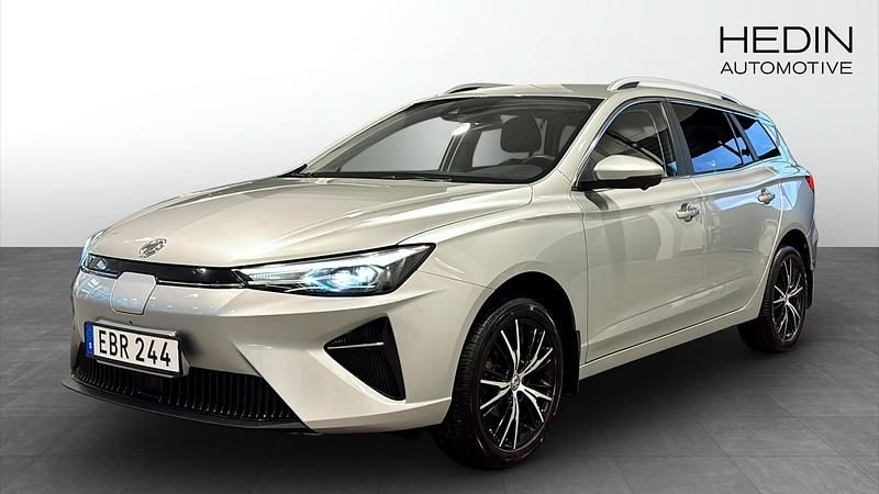 Grå Begagnad 2022 MG MG5 EV Kombi | 214 900 kr (Marknadspris) - Bild 1/4