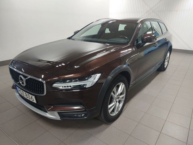 Mörkbrun Begagnad 2017 Volvo V90 CC Business Edition Kombi | 198 900 kr - Bild 1/4