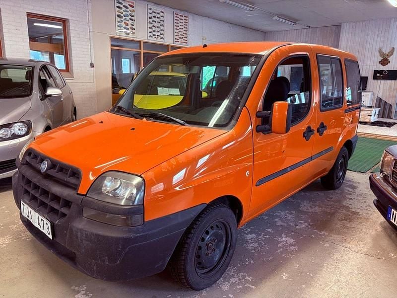 Ljusröd Begagnad 2002 Fiat Doblò Minibuss | 28 000 kr - Bild 1/4