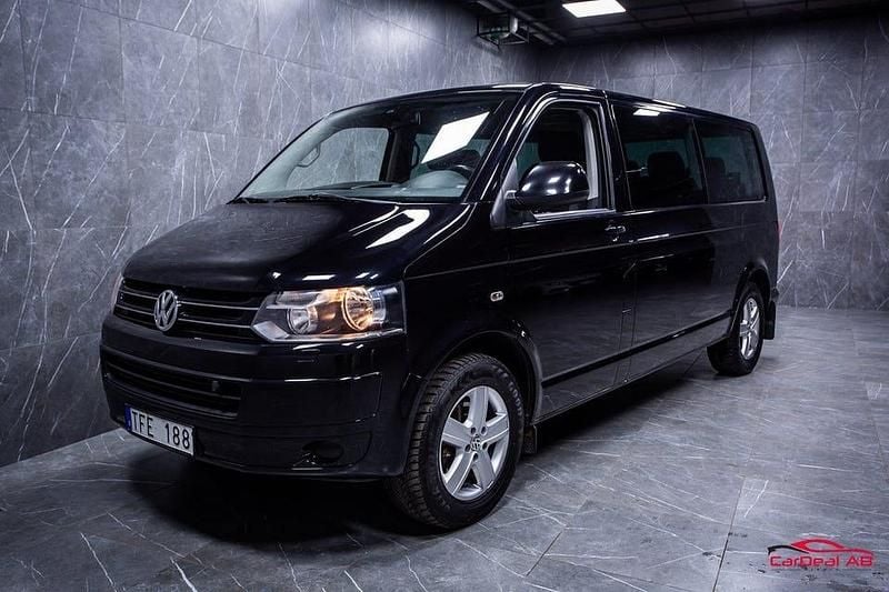 Begagnad VW Multivan Comfortline 140 HK (102 kW) 2013 Svart