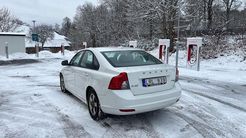 Begagnad 2011 Volvo S40 Sedan | 49 000 kr (Marknadspris) - Bild 1/4