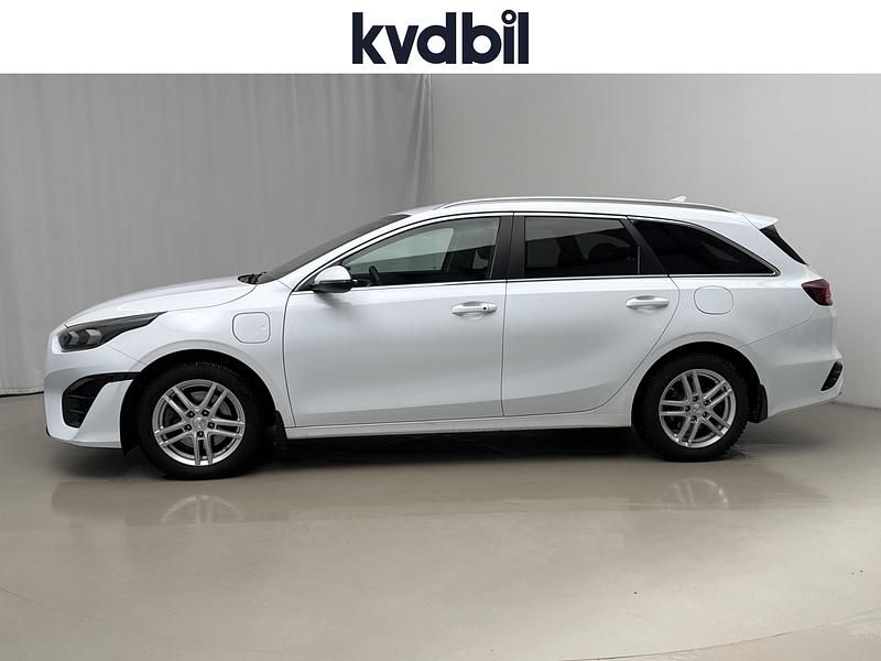 Begagnad Kia Ceed Sportswagon Advance 141 HK (103 kW) 2022 Vit Kombi