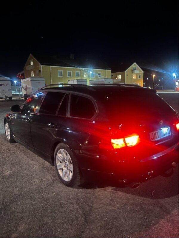 Svart Begagnad 2009 BMW 320 Comfort Edition Kombi | 42 000 kr - Bild 1/4
