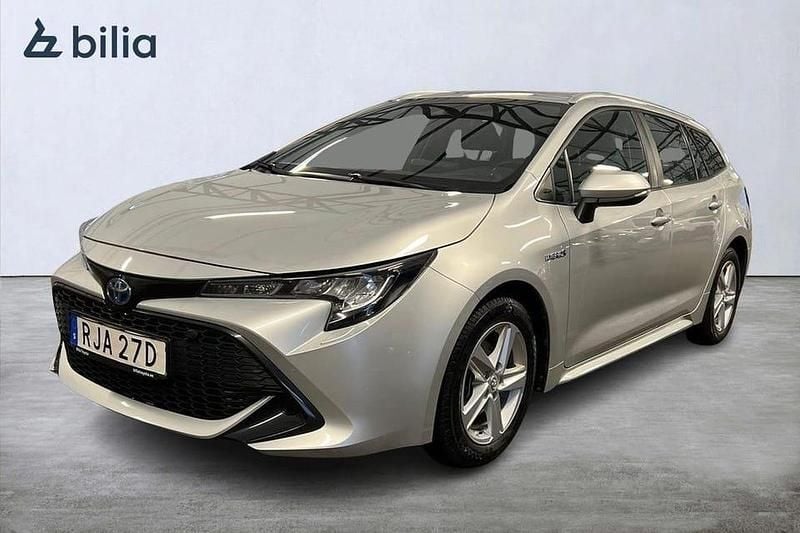 Silver Begagnad 2021 Toyota Corolla Active Kombi | 224 900 kr (Marknadspris) - Bild 1/3