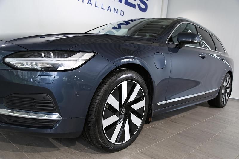Begagnad Volvo V90 Plus 355 HK (261 kW) 2024 Mörkblå Kombi