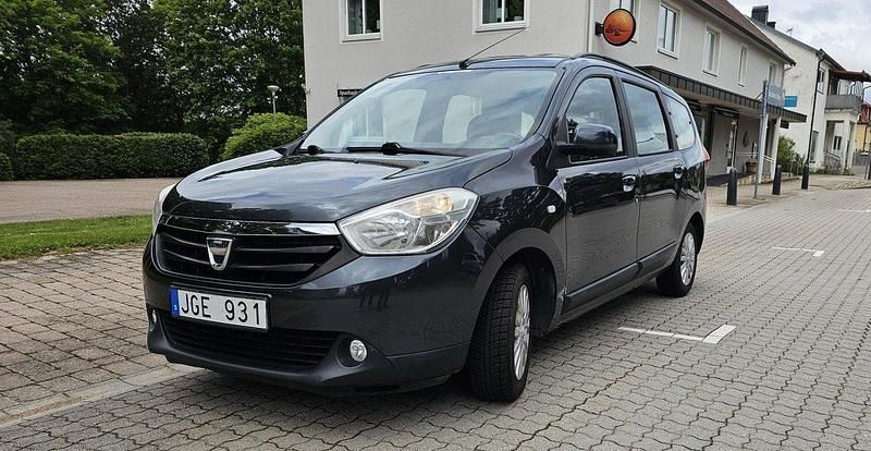 Grå Begagnad 2013 Dacia Lodgy Minibuss | 51 000 kr (Marknadspris) - Bild 1/4