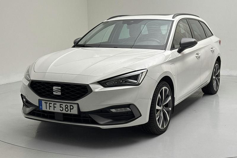 Vit Begagnad 2021 Seat Leon FR | 175 000 kr (Bra pris) - Bild 1/4