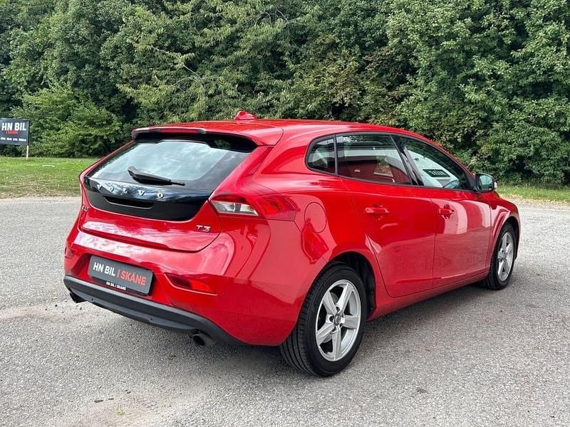 Begagnad Volvo V40 Kinetic 150 HK (110 kW) 2014 Röd Kombi