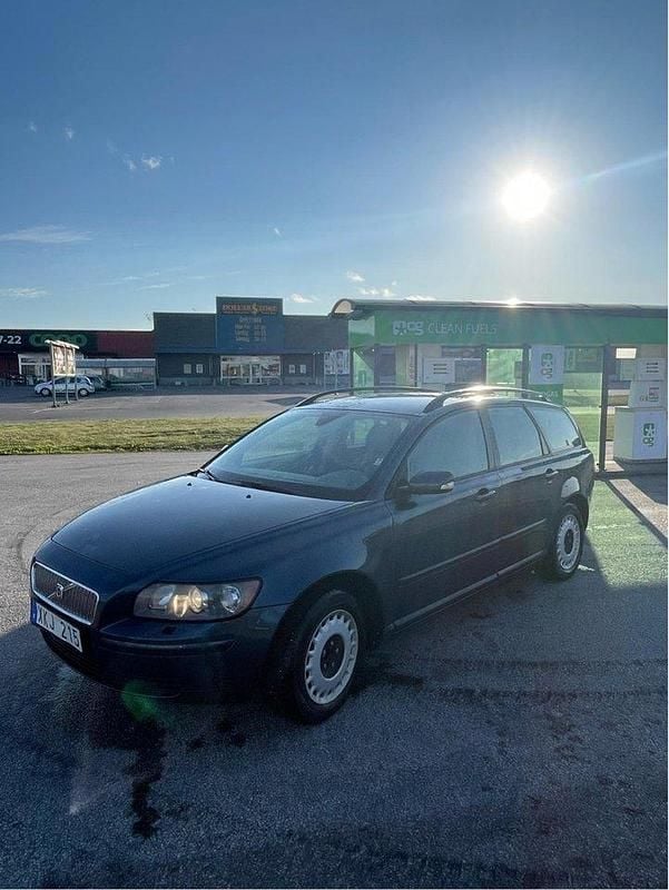 Blå Begagnad 2006 Volvo V50 Kombi | 7 000 kr (Superpris) - Bild 1/4
