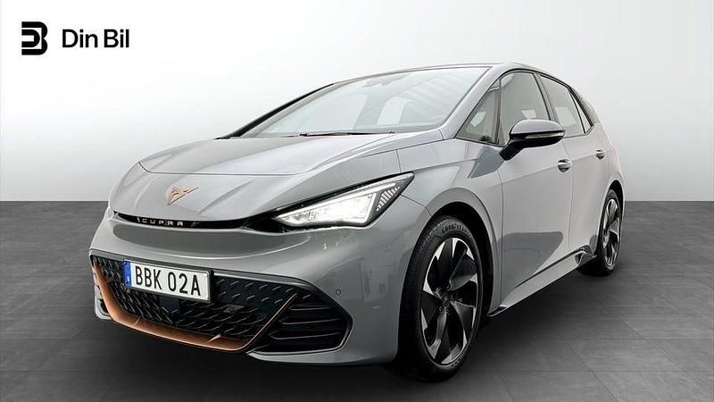 Ljusgrå Begagnad 2023 Cupra Born e-Boost Halvkombi | 244 900 kr (Bra pris) - Bild 1/4