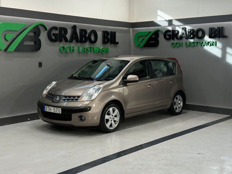 Ljusbrun (brun) Begagnad 2006 Nissan Note Minibuss | 49 900 kr (Lite dyr) - Bild 1/4