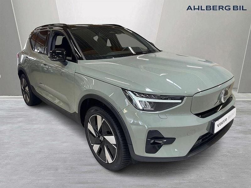 Grön Begagnad 2023 Volvo XC40 Plus SUV | 469 500 kr (Marknadspris) - Bild 1/3
