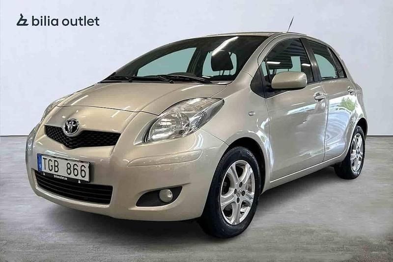 Brun Begagnad 2010 Toyota Yaris Halvkombi | 49 900 kr (Marknadspris) - Bild 1/1