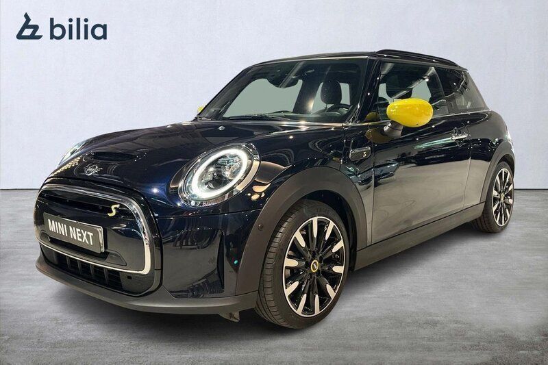 Svart Begagnad 2022 Mini Cooper SE Halvkombi | 229 001 kr (Marknadspris) - Bild 1/3