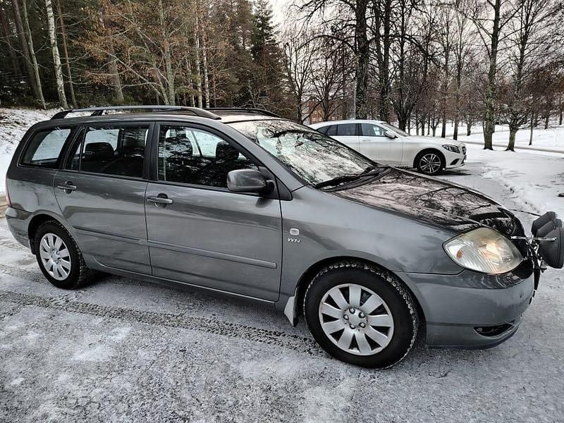 Begagnad 2003 Toyota Corolla Kombi | 38 000 kr (Lite dyr) - Bild 1/4