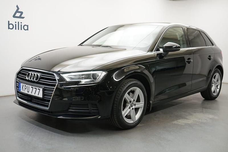 Svart Begagnad 2016 Audi A3 Sportback Comfort Halvkombi | 139 900 kr (Marknadspris) - Bild 1/4