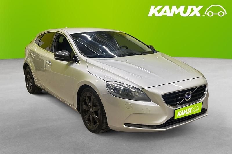 Begagnad Volvo V40 Momentum 115 HK (84 kW) 2015 Silver/grå Halvkombi