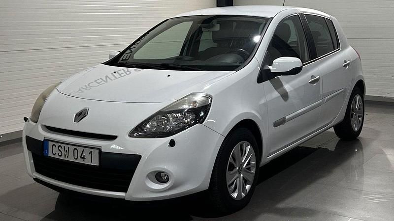 Vit Begagnad 2011 Renault Clio R.S. Halvkombi | 24 900 kr (Marknadspris) - Bild 1/4
