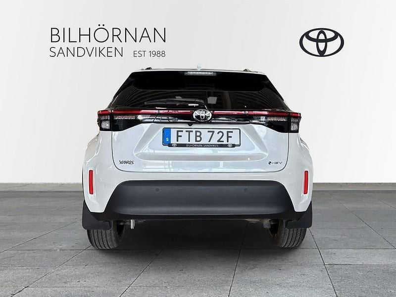 Begagnad Toyota Yaris Hybrid Style 133 HK (97 kW) 2024 Vit