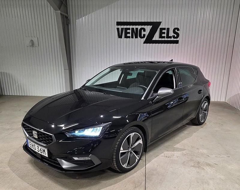 Svart metallic Begagnad 2021 Seat Leon FR Halvkombi | 229 000 kr - Bild 1/4