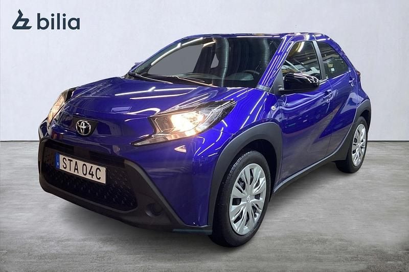 Blå Ny 2025 Toyota Aygo X Play SUV | 209 800 kr (Lite dyr) - Bild 1/3