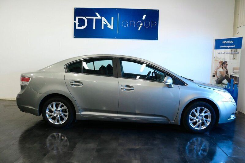Begagnad 2010 Toyota Avensis Business Edition Sedan | 74 500 kr (Bra pris) - Bild 1/4