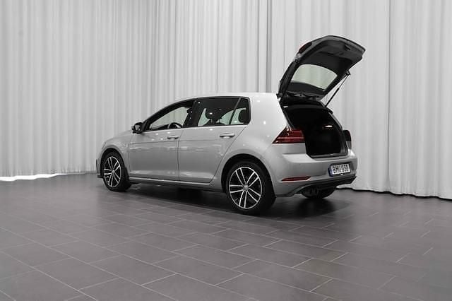 Begagnad VW Golf VIII GTE 204 HK (150 kW) 2020 Silver Sedan