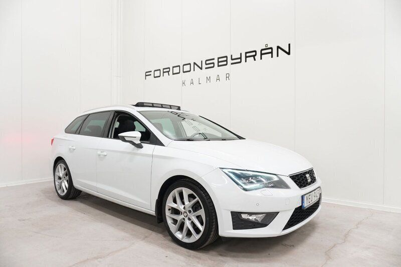 Vit Begagnad 2016 Seat Leon ST FR Kombi | 149 800 kr (Marknadspris) - Bild 1/4