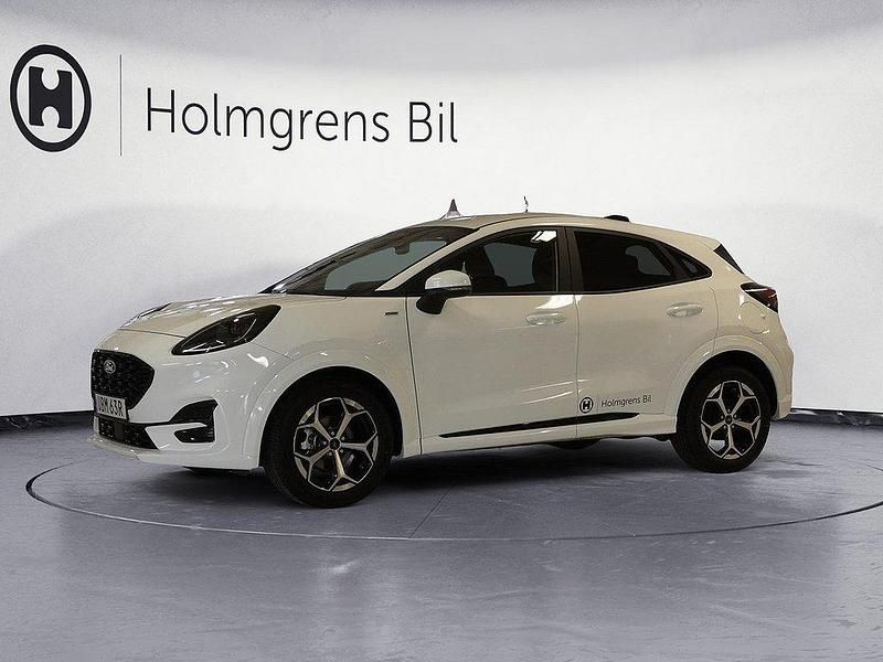 Vit (frozen white solid) Begagnad 2024 Ford Puma Gen-E ST-Line SUV | 259 800 kr (Marknadspris) - Bild 1/4