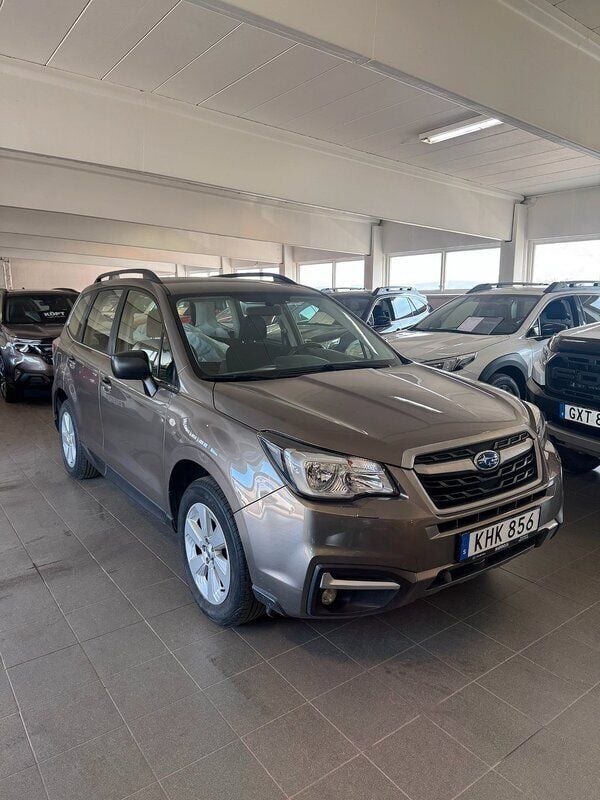 Ljusbrun (brun) Begagnad 2017 Subaru Forester SUV | 219 000 kr (Lite dyr) - Bild 1/3