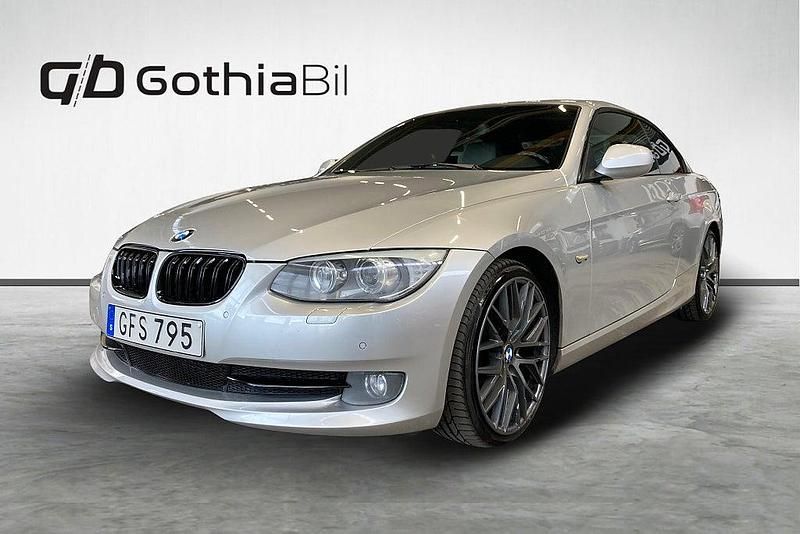 Begagnad BMW 325 204 HK (150 kW) 2011 Grå Cab