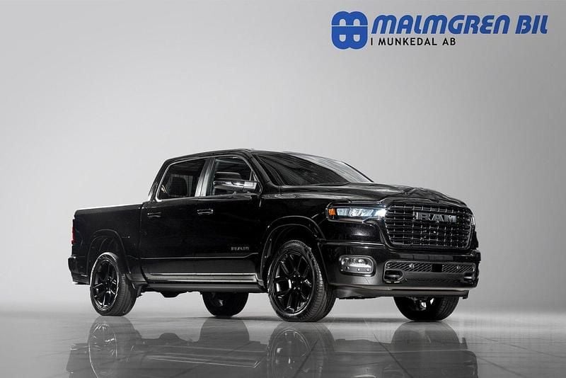 Svart (diamond black crystal) Ny 2025 Dodge Ram Pickup | 1 175 000 kr (Marknadspris) - Bild 1/4