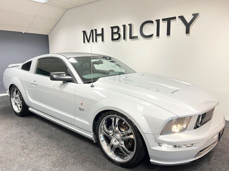 Begagnad 2005 Ford Mustang GT Sportkupé | 249 900 kr (Dyr) - Bild 1/4