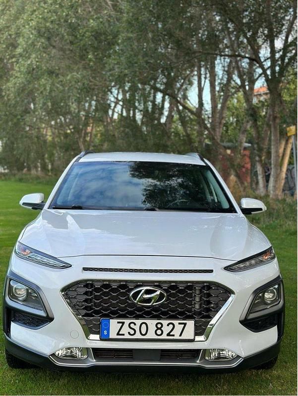 Vit Begagnad 2020 Hyundai Kona Premium SUV | 175 000 kr (Bra pris) - Bild 1/4