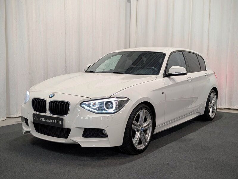 Vit Begagnad 2013 BMW 125 M Sport Halvkombi | 152 900 kr - Bild 1/4