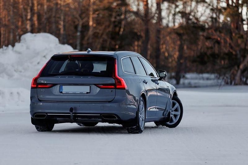 Begagnad Volvo V90 150 HK (110 kW) 2017 Kombi