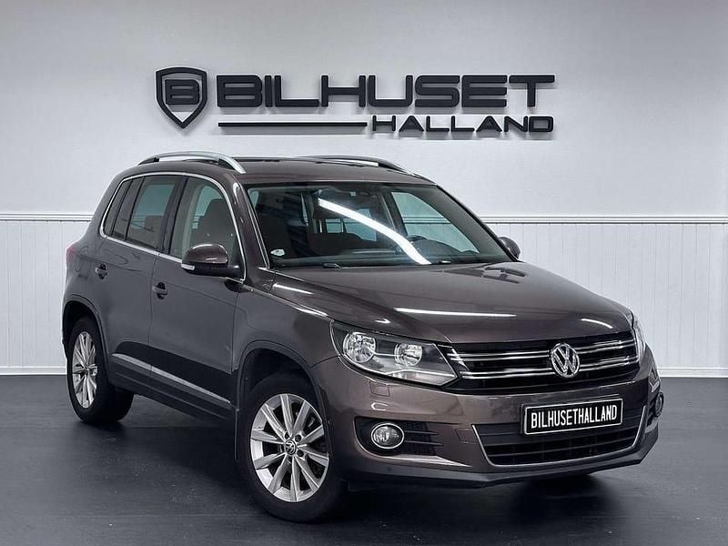 Brun Begagnad 2013 VW Tiguan Sport SUV | 94 900 kr (Marknadspris) - Bild 1/4