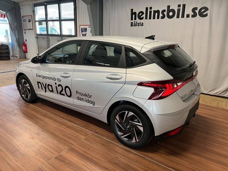 Begagnad Hyundai i20 Essential 101 HK (74 kW) 2022 Grå (sleek silver) Halvkombi
