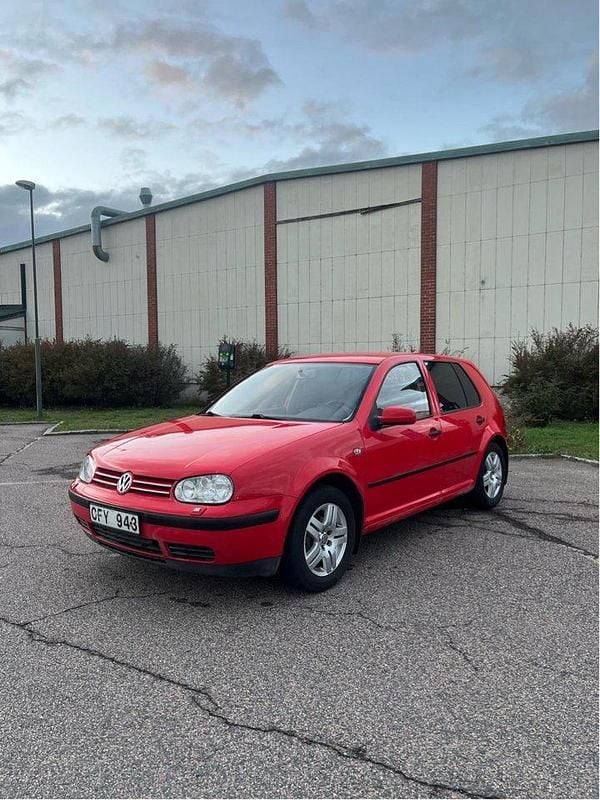 Röd Begagnad 2000 VW Golf IV Halvkombi | 20 990 kr (Bra pris) - Bild 1/4