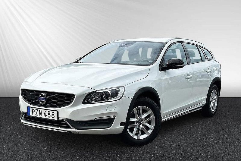 Vit Begagnad 2015 Volvo V60 CC Momentum Kombi | 254 900 kr (Marknadspris) - Bild 1/4