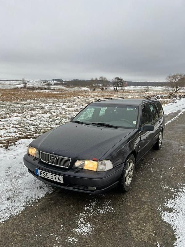 Begagnad 1998 Volvo V70 Kombi | 13 999 kr (Marknadspris) - Bild 1/4