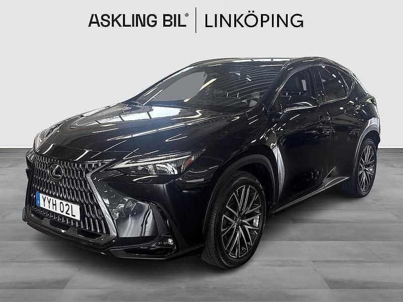 Svart Begagnad 2021 Lexus NX450h+ Executive Line SUV | 489 000 kr (Bra pris) - Bild 1/4