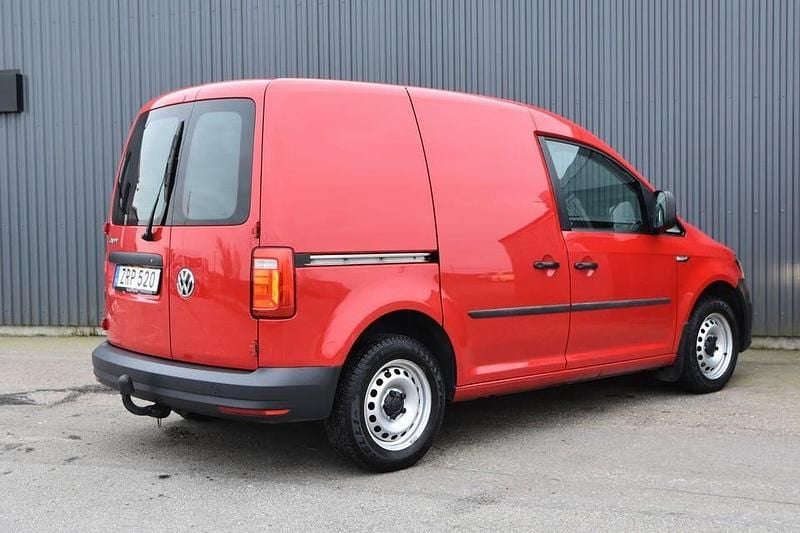 Begagnad VW Caddy 102 HK (75 kW) 2018 Röd Minibuss