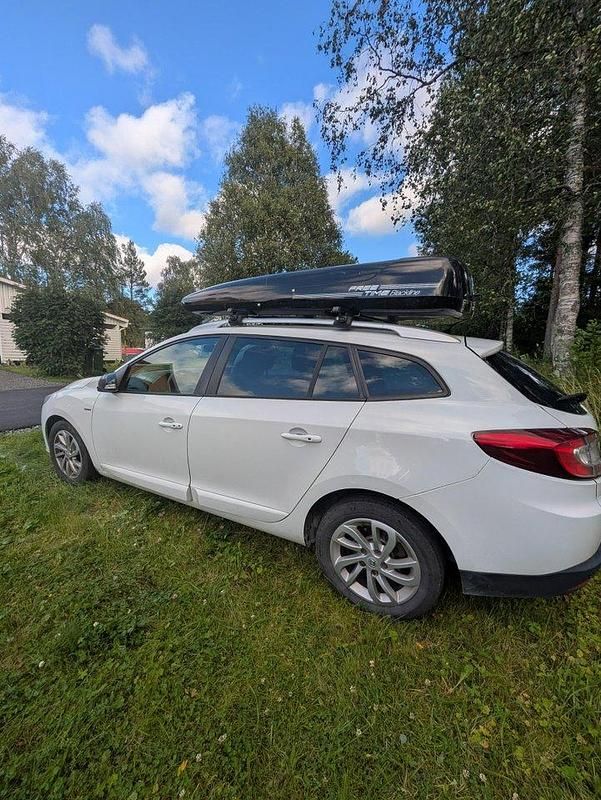Vit Begagnad 2016 Renault Mégane GrandTour LIMITED Kombi | 57 000 kr (Marknadspris) - Bild 1/4