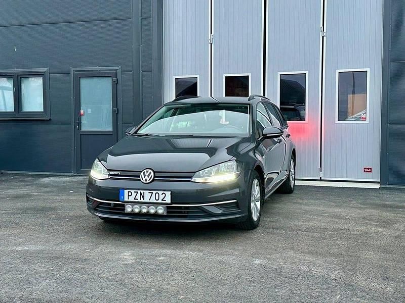 Mörkgrå Begagnad 2017 VW Golf VII Kombi | 105 000 kr (Marknadspris) - Bild 1/4