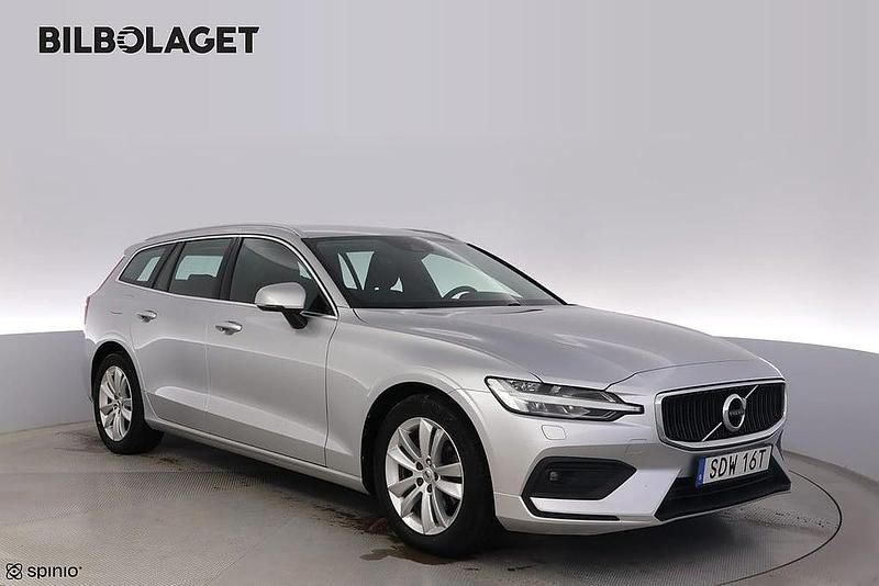 Begagnad Volvo V60 Momentum 197 HK (144 kW) 2021 Silver Kombi