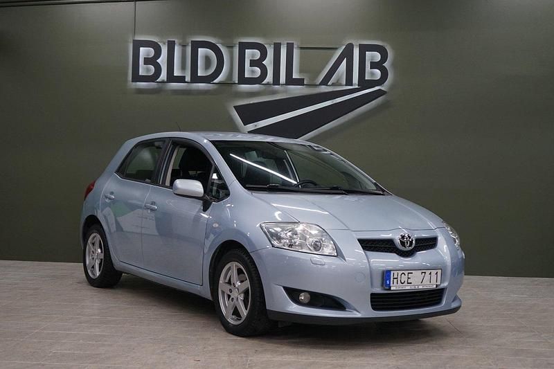 Ljusblå Begagnad 2008 Toyota Auris Halvkombi | 64 900 kr (Lite dyr) - Bild 1/4