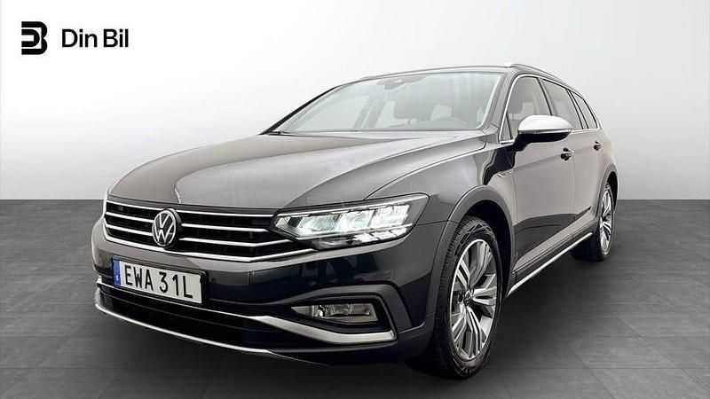Mörkgrå Begagnad 2023 VW Passat Alltrack Kombi | 379 900 kr (Marknadspris) - Bild 1/4