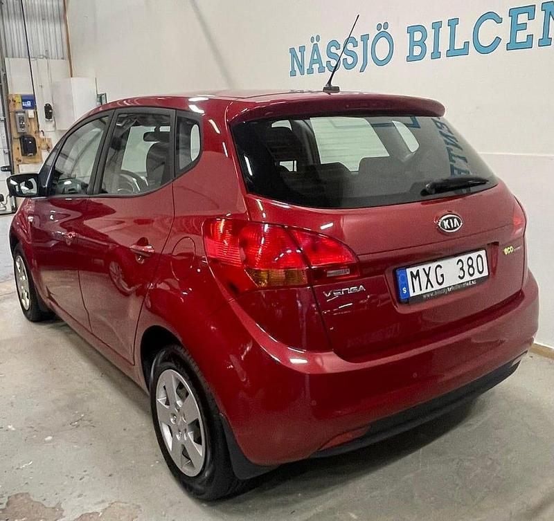 Begagnad Kia Venga 90 HK (66 kW) 2012 Röd Halvkombi